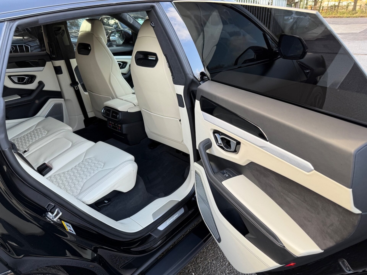 Used Lamborghini Urus 2019 for sale - 76748066: Photo 39