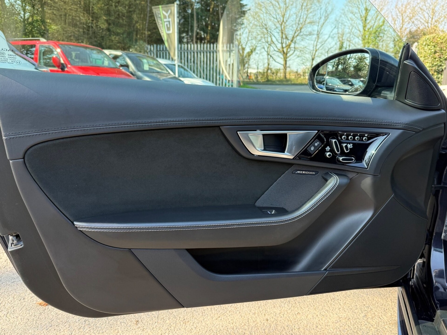 Used Jaguar F-Type 2015 for sale - 77952130: Photo 29