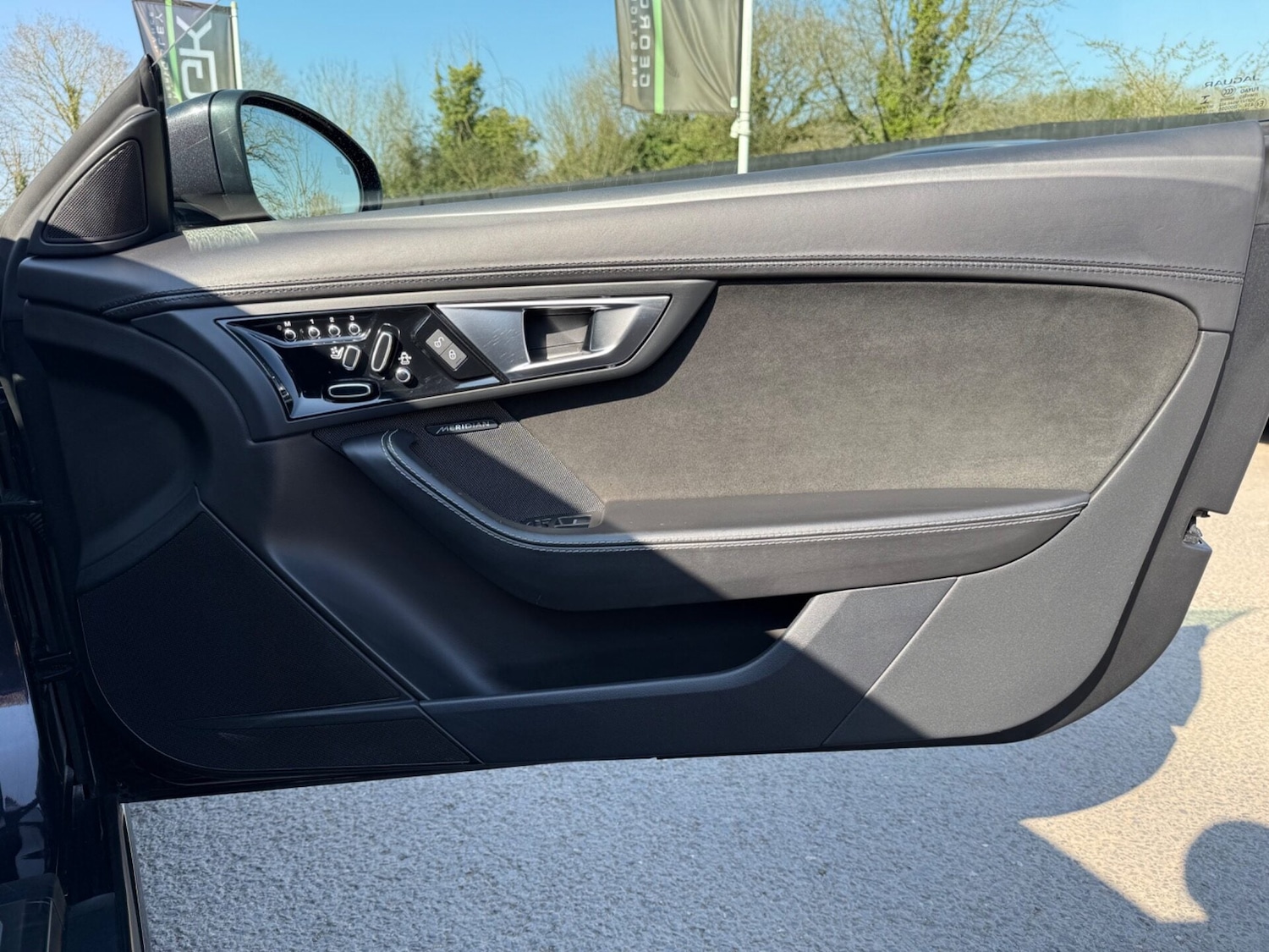 Used Jaguar F-Type 2015 for sale - 77952130: Photo 36