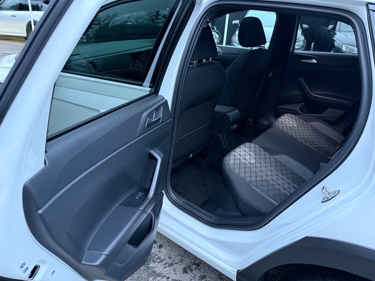 Used Volkswagen Taigo 2023 for sale - 77363408: Photo 32