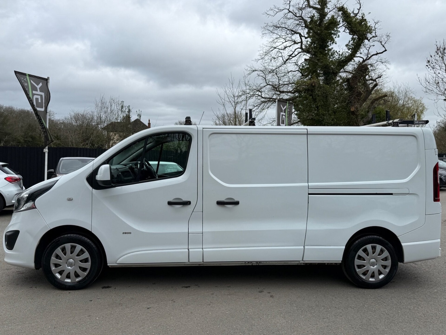 Used Vauxhall Vivaro 2015 for sale - 77963694: Photo 2