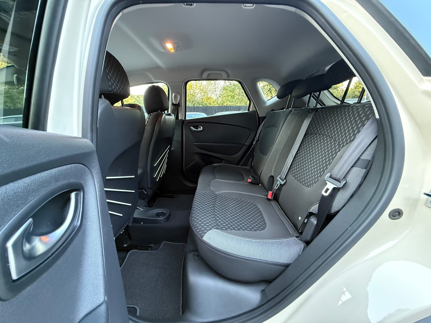 Used Renault Captur 2017 for sale - 76126596: Photo 16