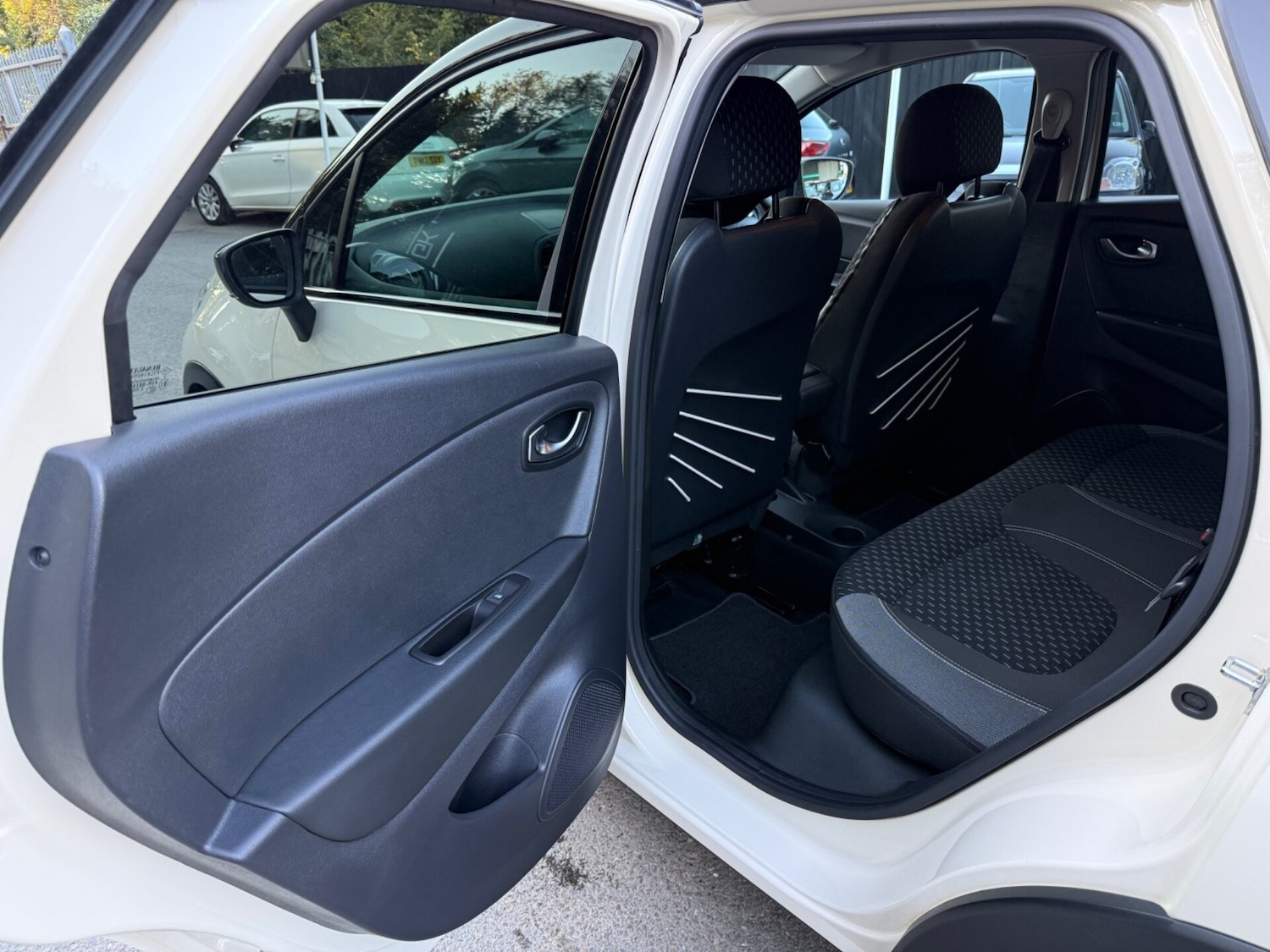 Used Renault Captur 2017 for sale - 76126596: Photo 24