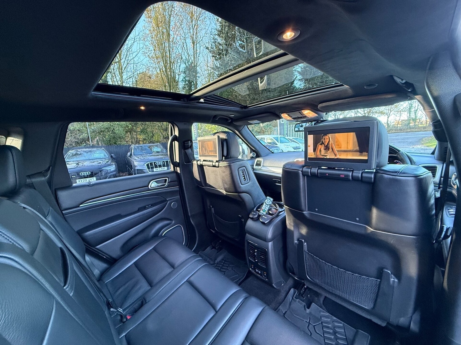 Used Jeep Grand Cherokee 2017 for sale - 76791370: Photo 40