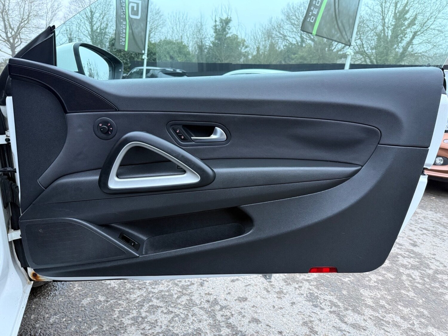 Used Volkswagen Scirocco 2010 for sale - 77844846: Photo 28