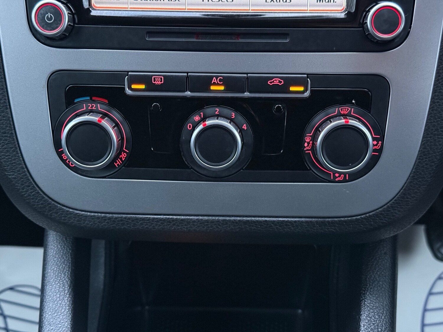 Used Volkswagen Scirocco 2010 for sale - 77844846: Photo 30