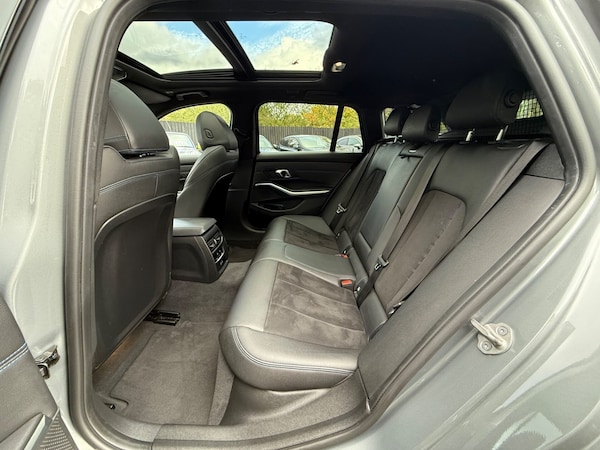 Used BMW 3 Series 2024 for sale - 76331173: Photo 30