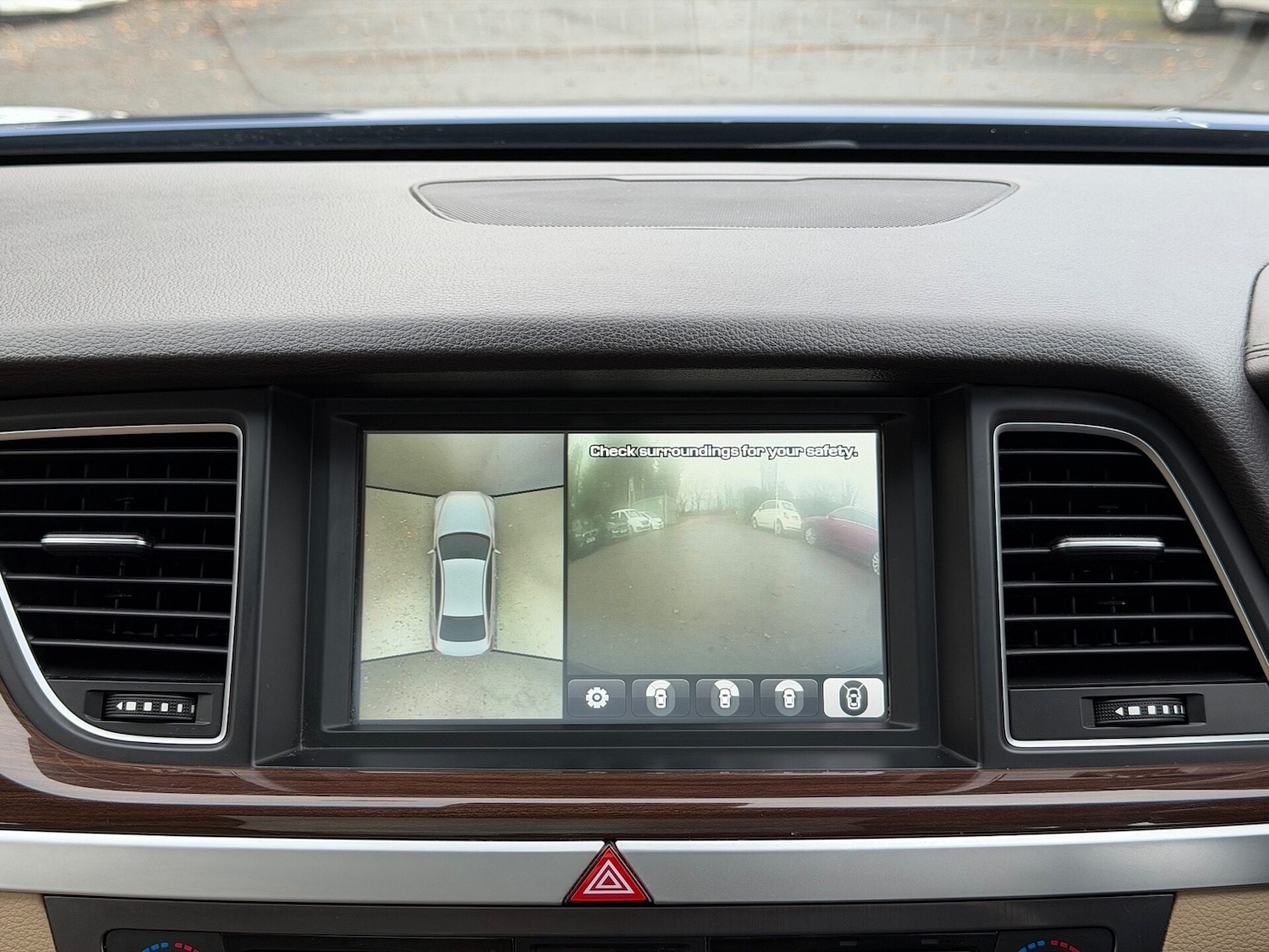 Used Hyundai Genesis 2014 for sale - 76957116: Photo 11