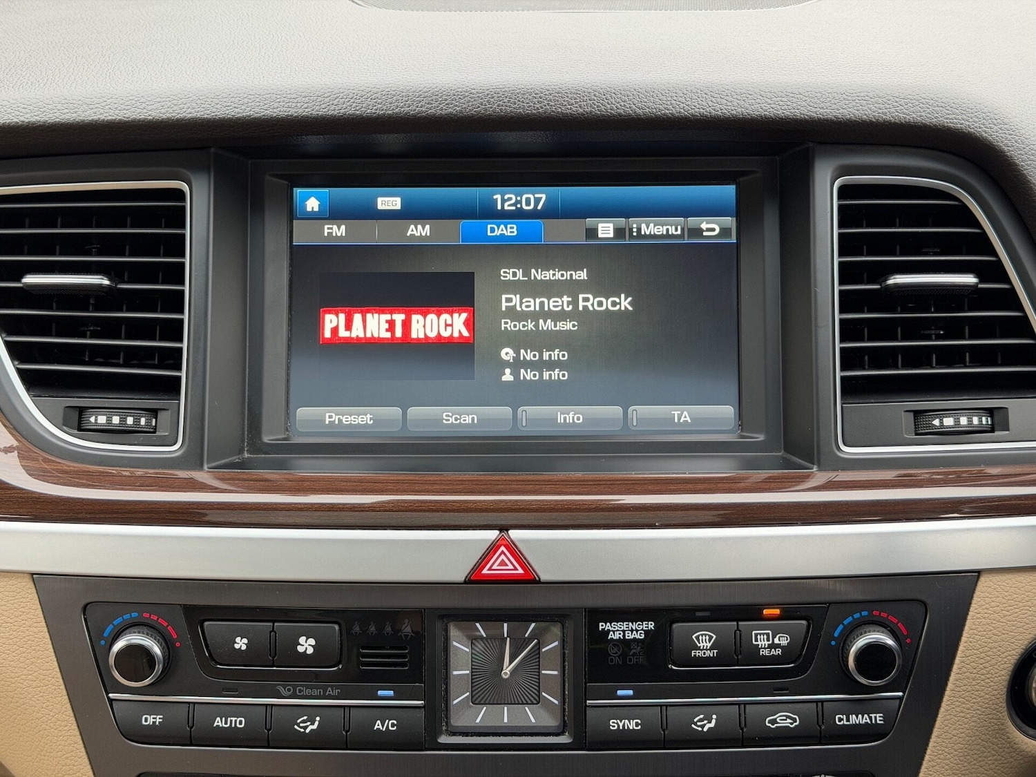 Used Hyundai Genesis 2014 for sale - 76957116: Photo 50