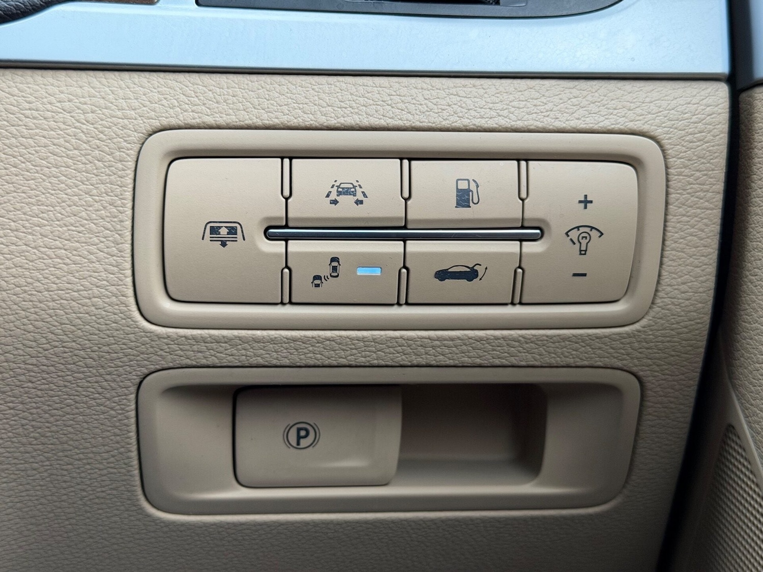 Used Hyundai Genesis 2014 for sale - 76957116: Photo 54