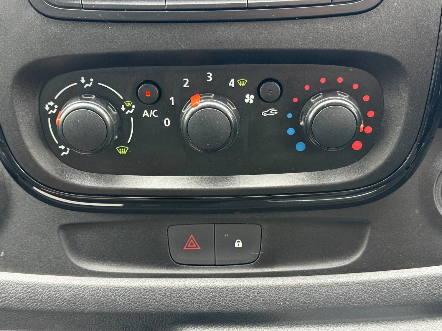 Used Vauxhall Vivaro 2015 for sale - 77873514: Photo 21