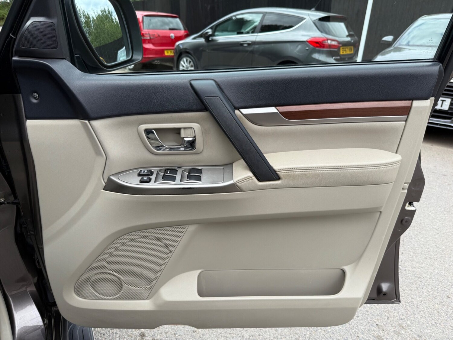 Used Mitsubishi Shogun 2013 for sale - 76312220: Photo 38