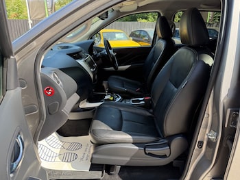 Used Nissan Navara 2021 for sale - 75604283: Photo