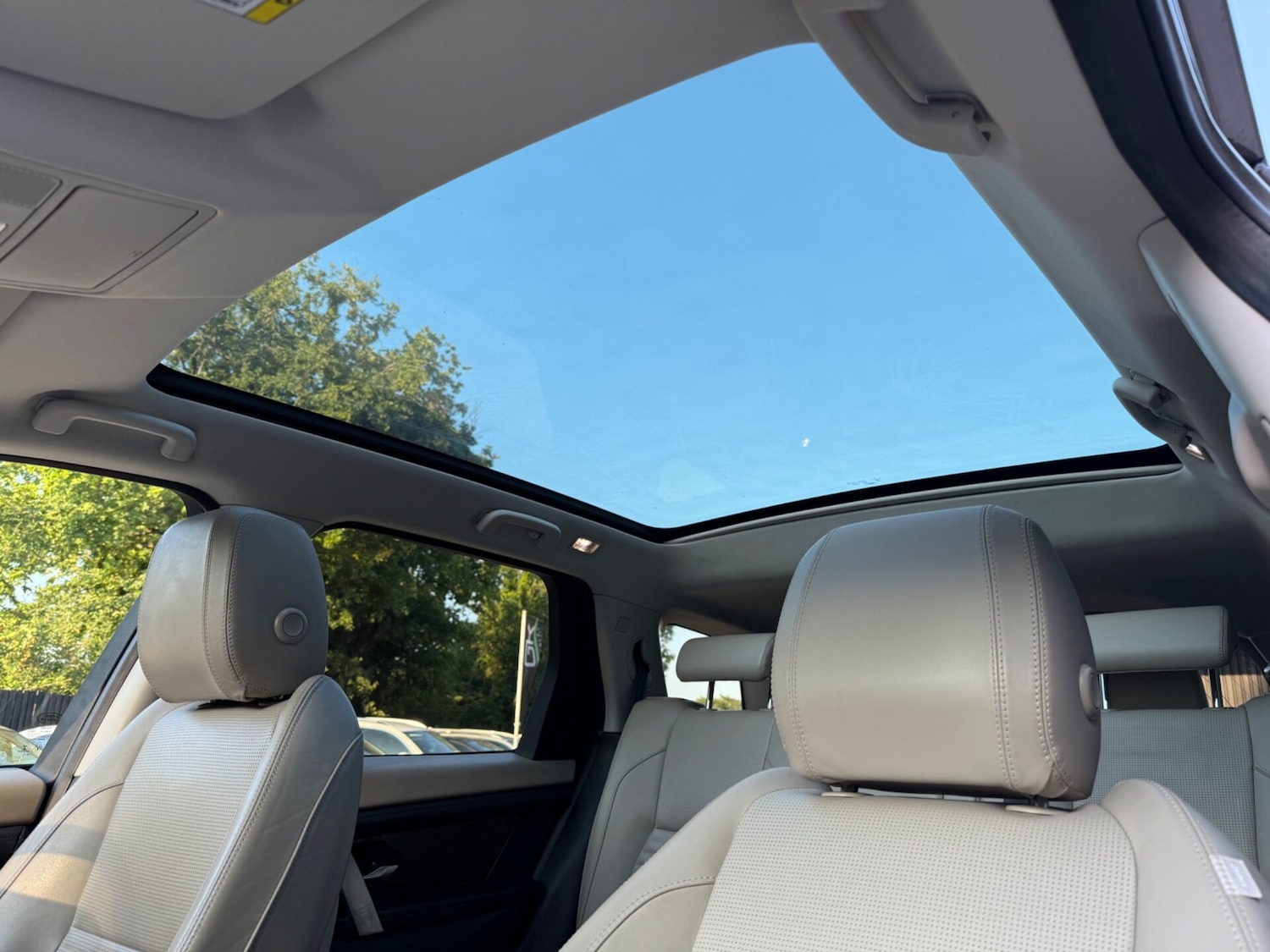 Used Land Rover Discovery Sport 2020 for sale - 76588306: Photo 3