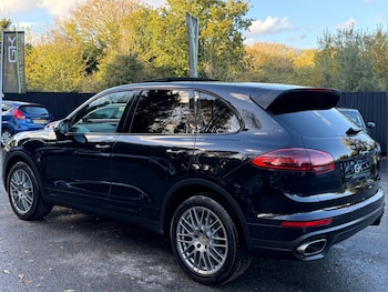 Used Porsche Cayenne 2018 for sale - 76450450: Photo