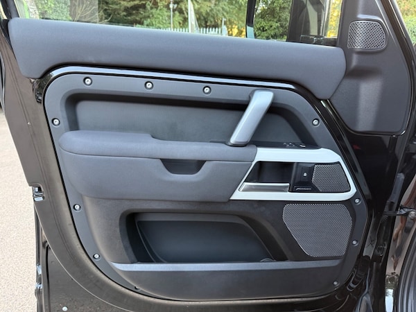 Used Land Rover Defender 2021 for sale - 75627025: Photo 28