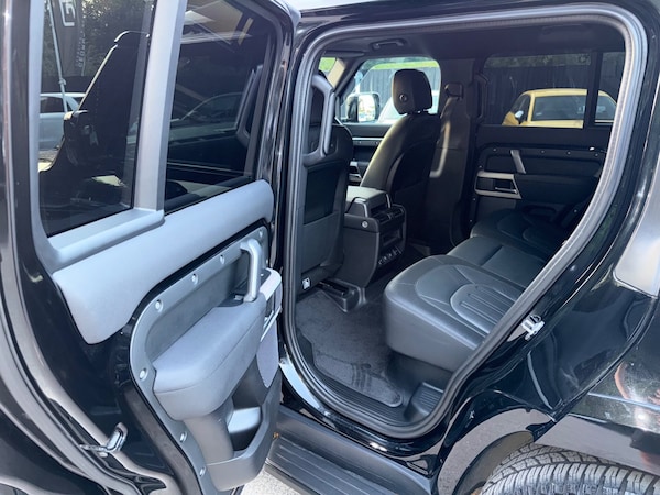 Used Land Rover Defender 2021 for sale - 75627025: Photo 32