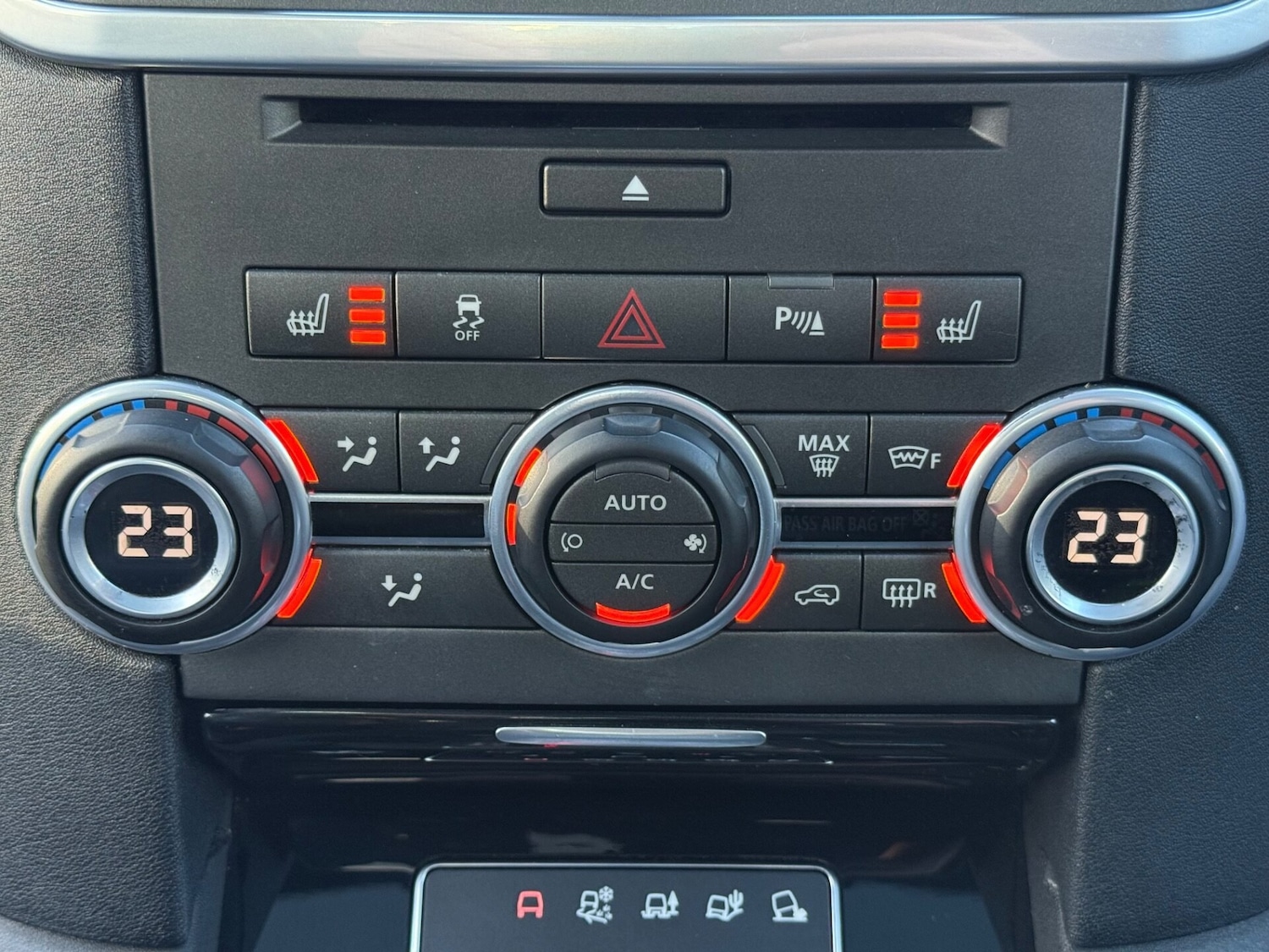 Used Land Rover Discovery 2016 for sale - 76541377: Photo 50