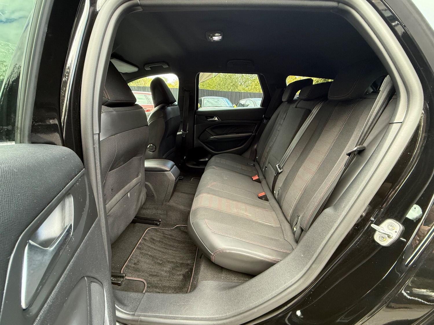 Used Peugeot 308 2016 for sale - 76363138: Photo 24