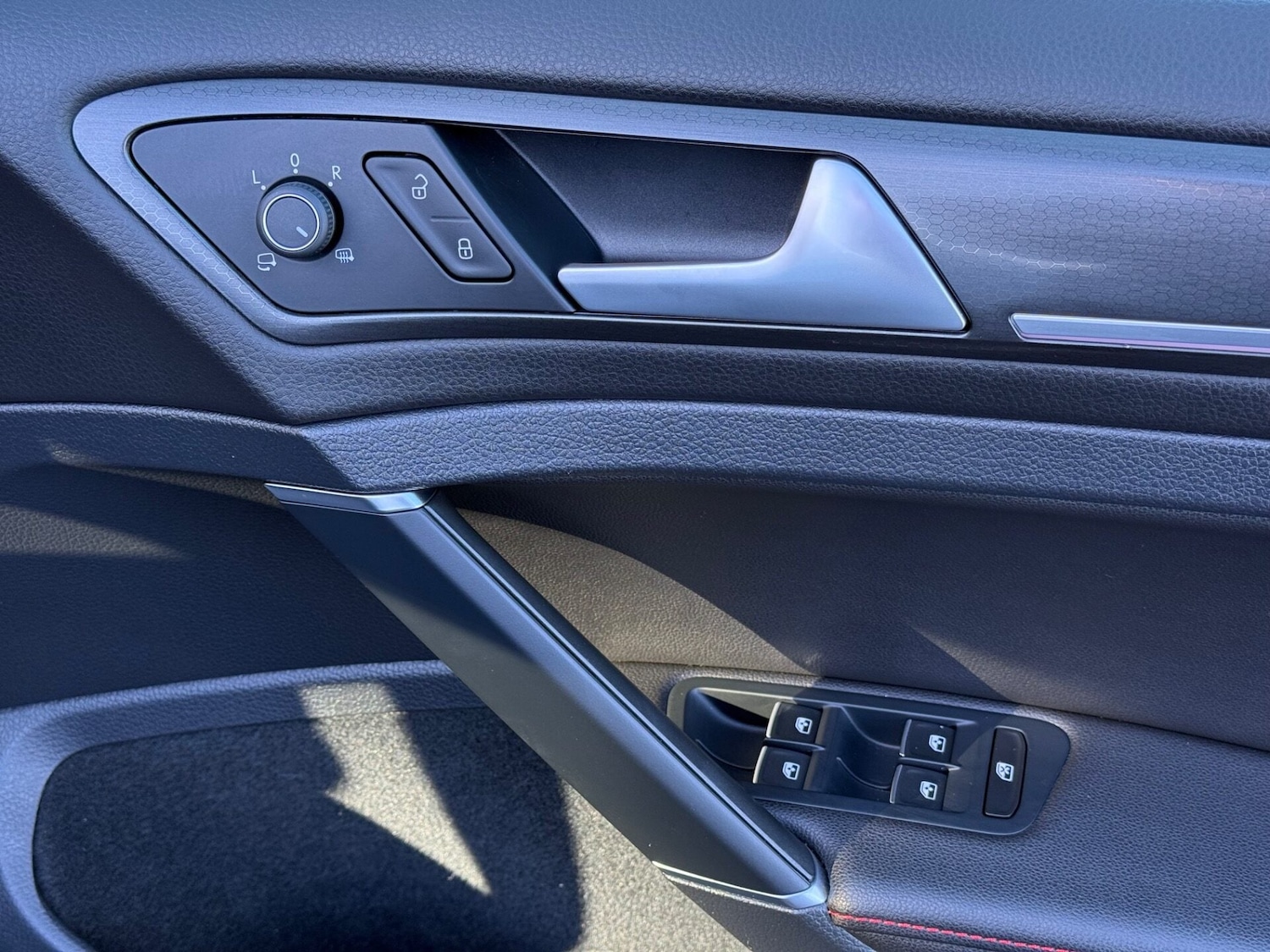 Used Volkswagen Golf 2017 for sale - 76791380: Photo 36