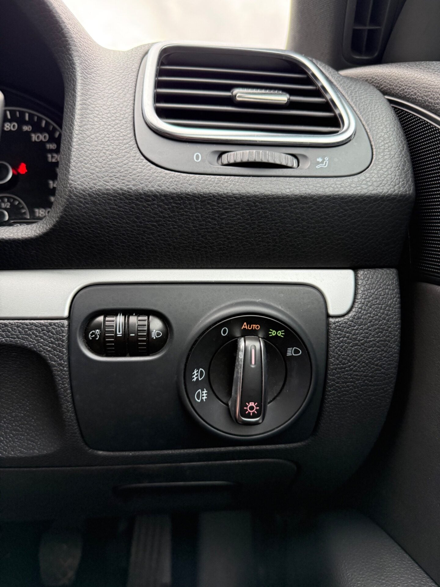 Used Volkswagen Scirocco 2014 for sale - 77641824: Photo 24