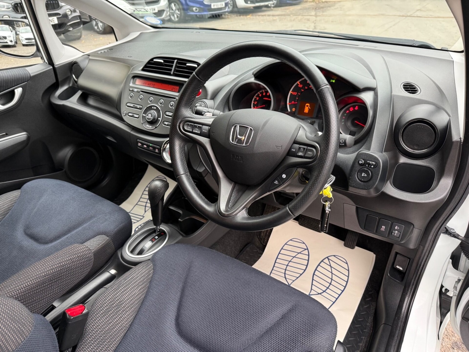 Used Honda Jazz 2014 for sale - 76517651: Photo 14