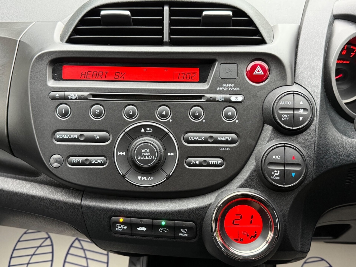 Used Honda Jazz 2014 for sale - 76517651: Photo 32