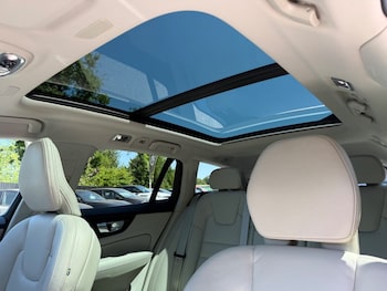 Used Volvo V60 2021 for sale - 79210957: Photo