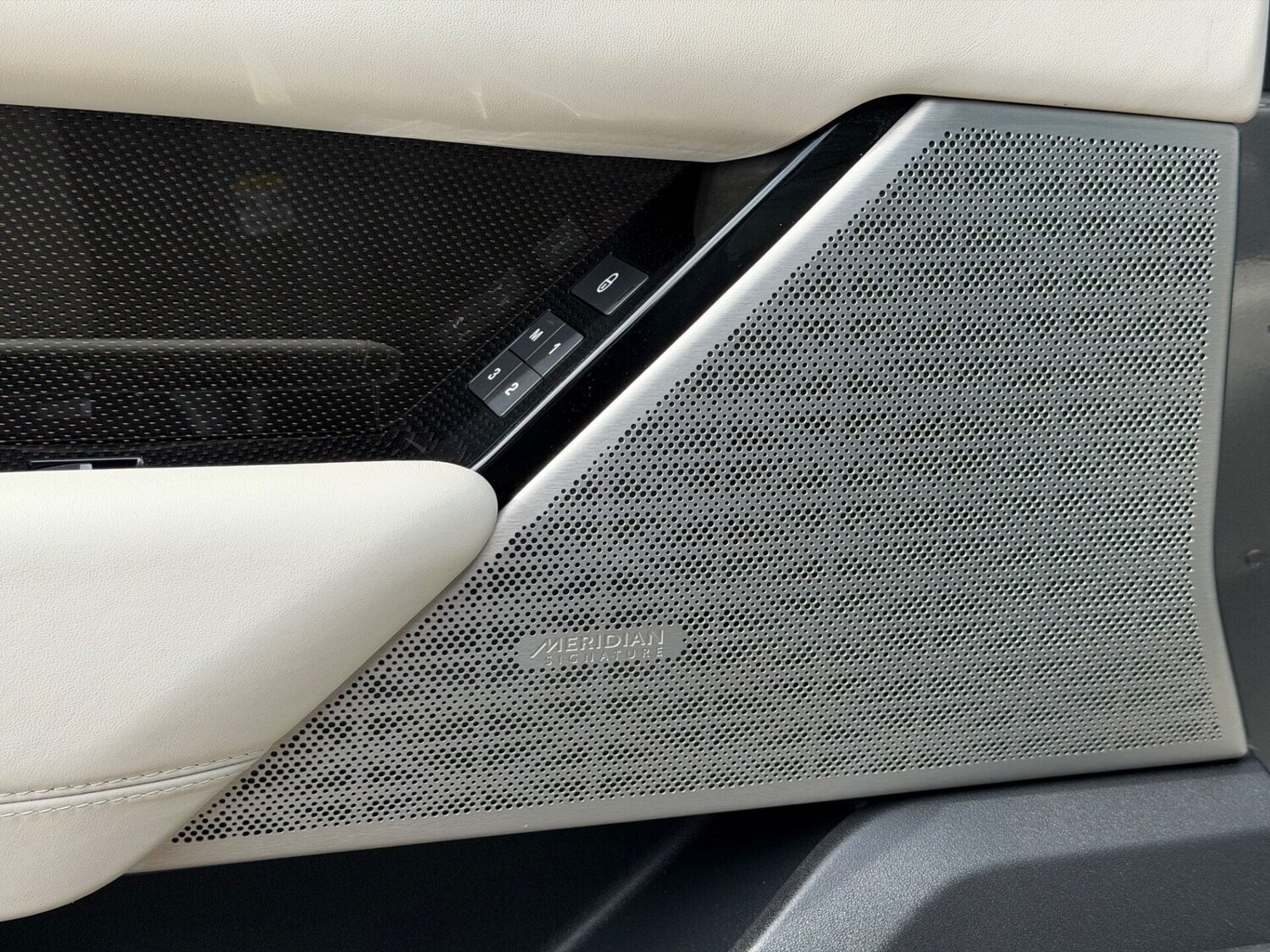 Used Land Rover Range Rover Velar 2017 for sale - 78077974: Photo 15