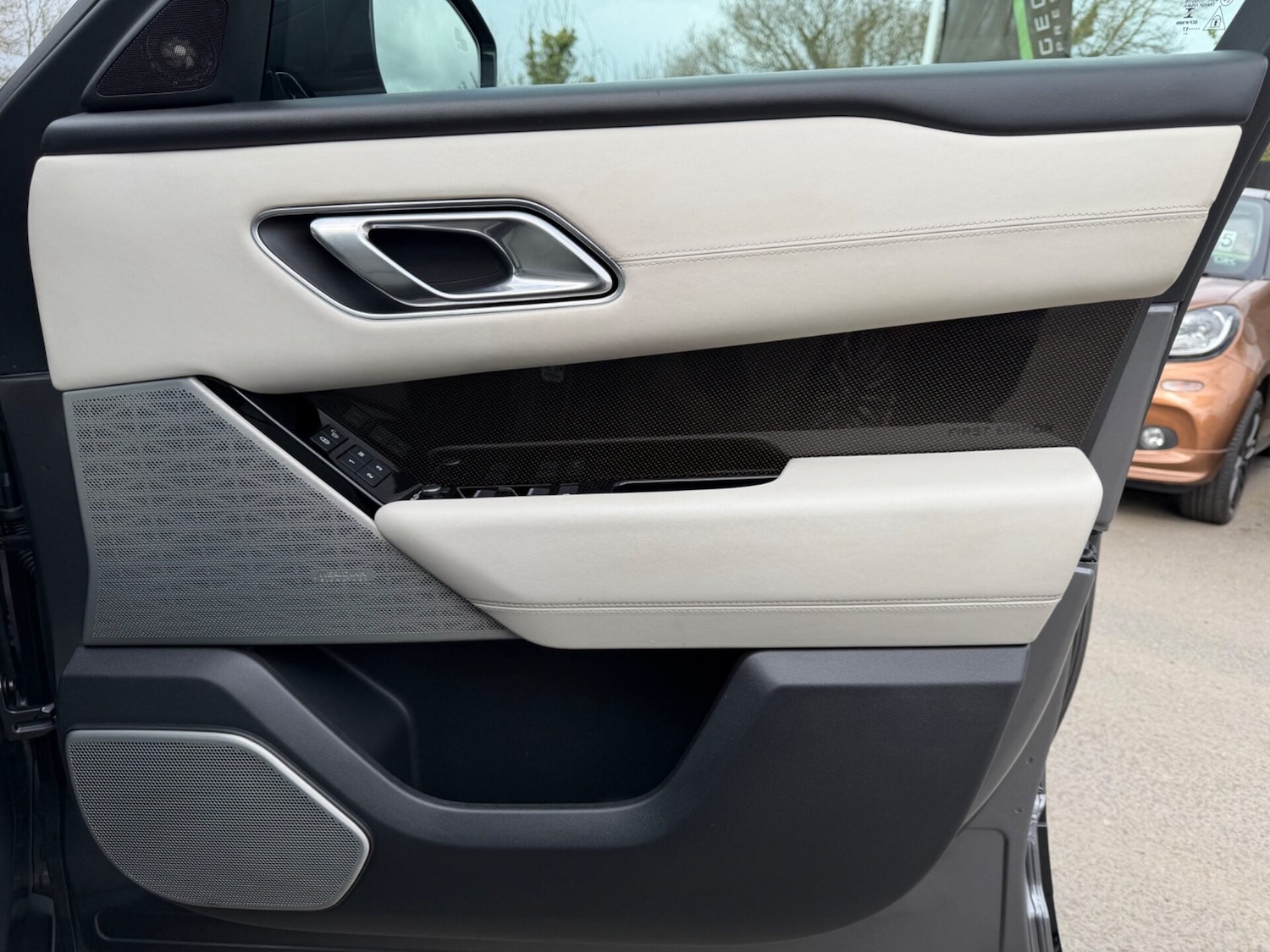 Used Land Rover Range Rover Velar 2017 for sale - 78077974: Photo 44