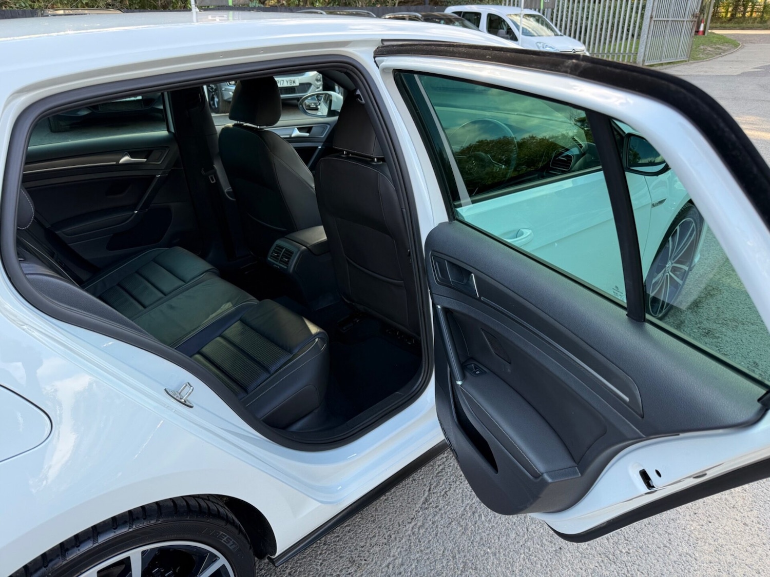 Used Volkswagen Golf 2018 for sale - 76133792: Photo 27