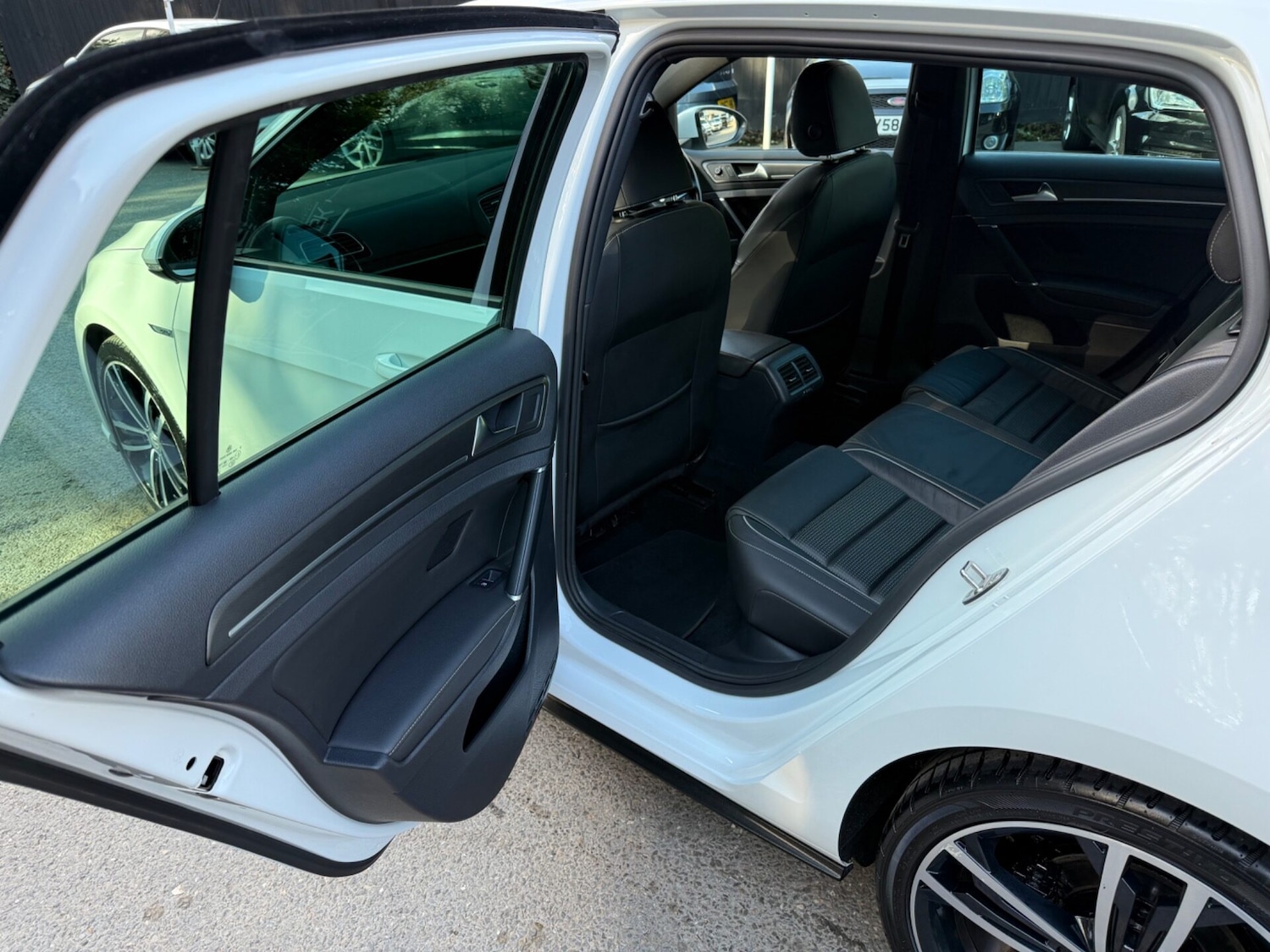 Used Volkswagen Golf 2018 for sale - 76133792: Photo 30