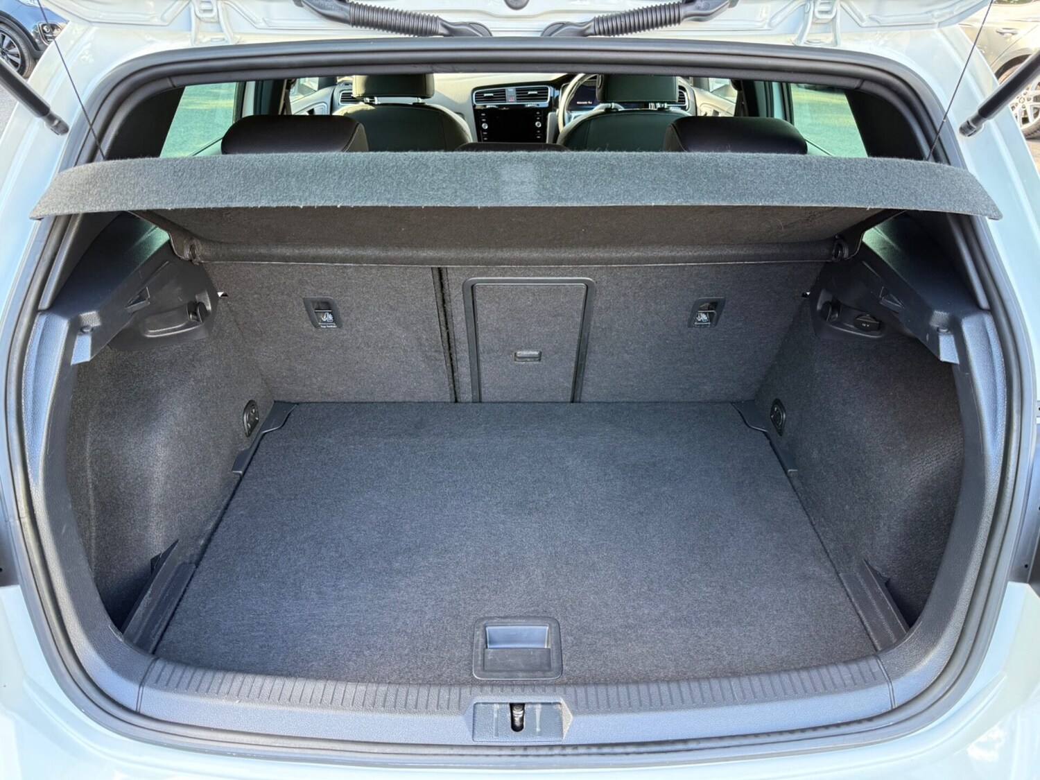 Used Volkswagen Golf 2018 for sale - 76133792: Photo 48