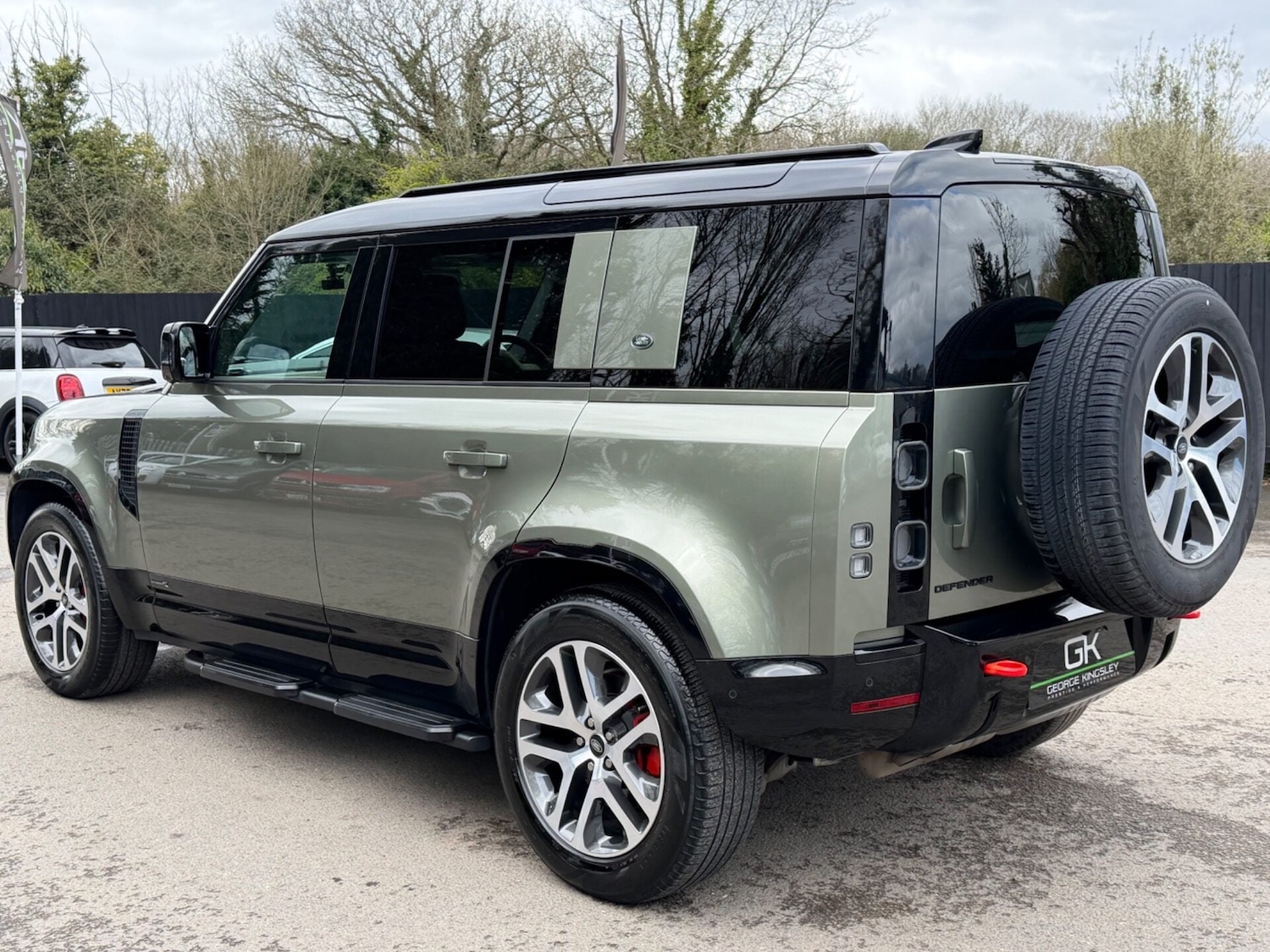 Used Land Rover Defender 2024 for sale - 78077978: Photo 2