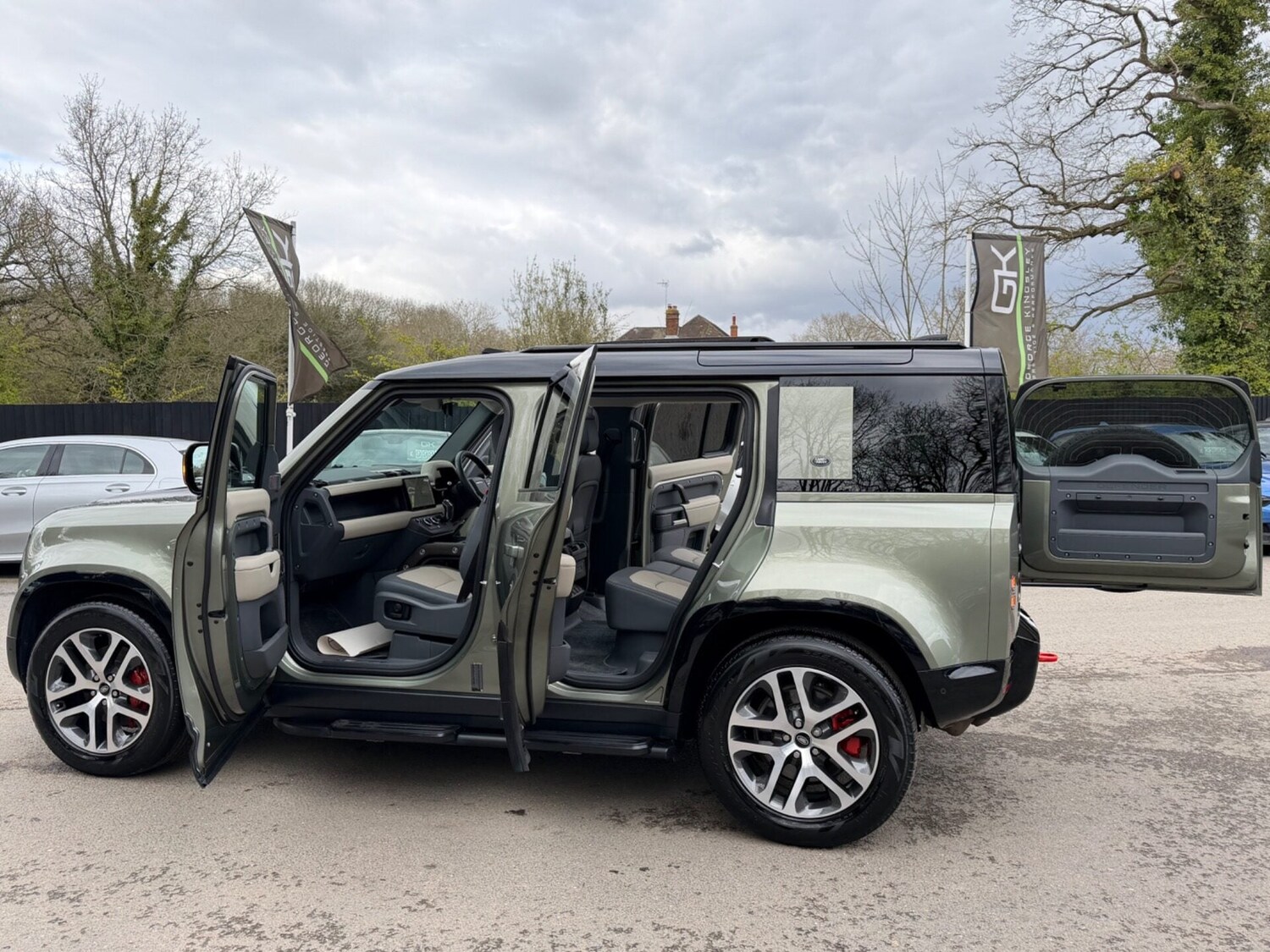 Used Land Rover Defender 2024 for sale - 78077978: Photo 24