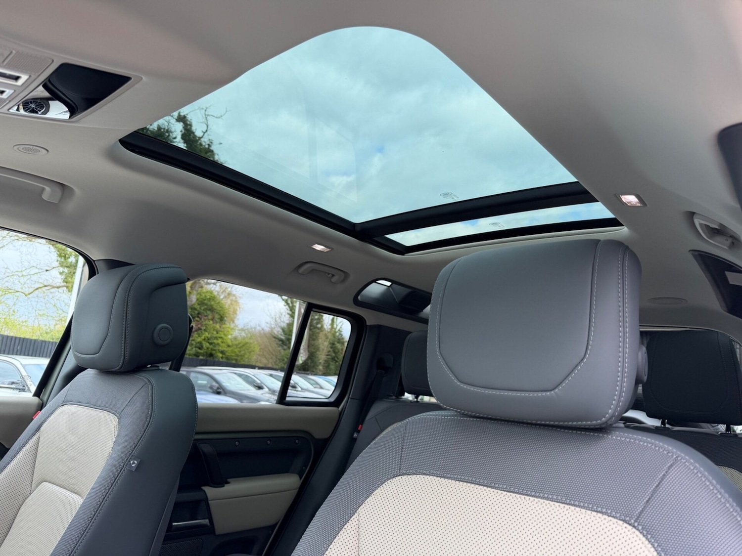 Used Land Rover Defender 2024 for sale - 78077978: Photo 3