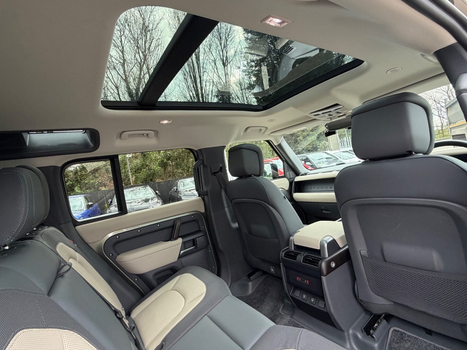 Used Land Rover Defender 2024 for sale - 78077978: Photo 40