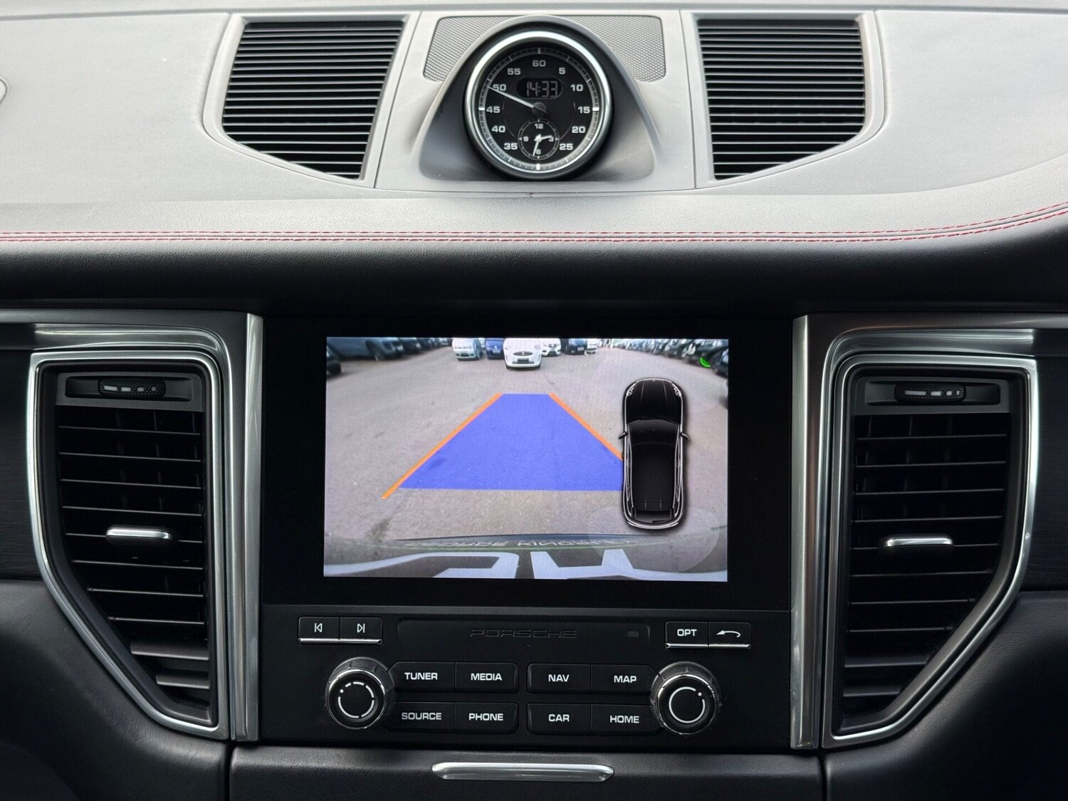 Used Porsche Macan 2016 for sale - 78025553: Photo 41