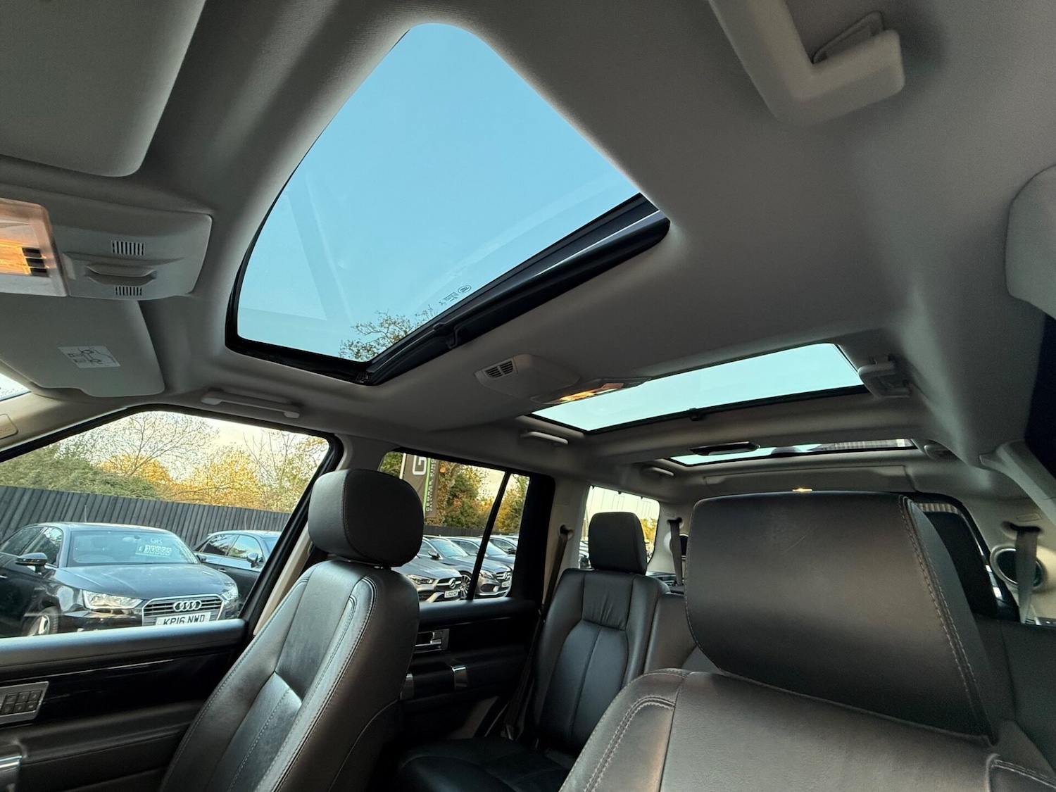 Used Land Rover Discovery 2015 for sale - 76611247: Photo 3