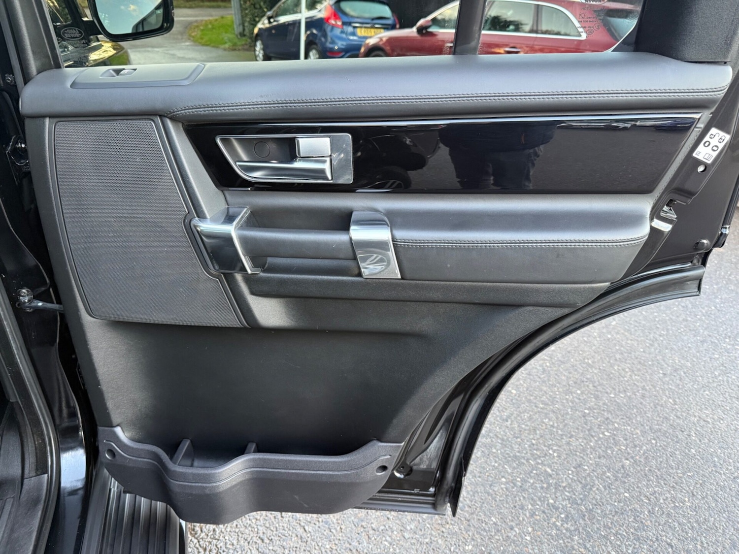 Used Land Rover Discovery 2015 for sale - 76611247: Photo 38