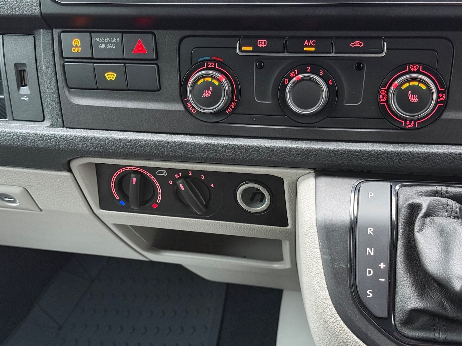 Used Volkswagen Transporter 2019 for sale - 77758829: Photo 44