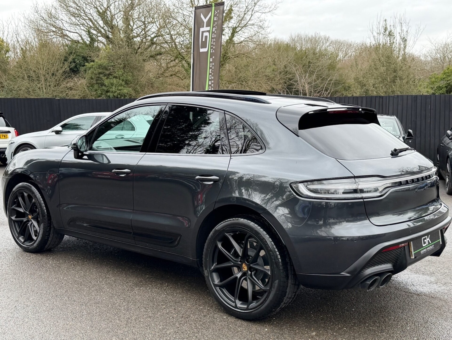 Used Porsche Macan 2023 for sale - 77630097: Photo 2