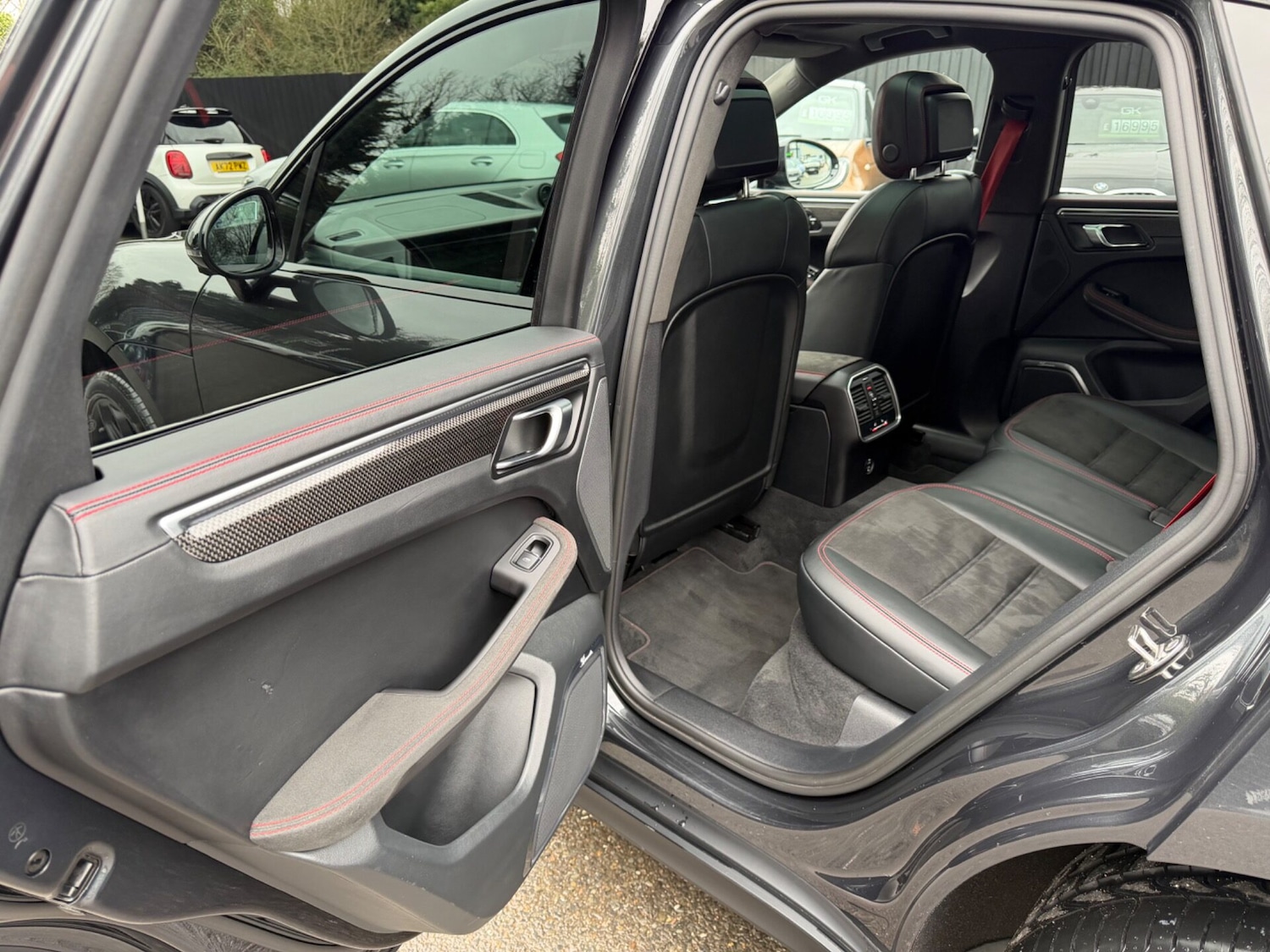 Used Porsche Macan 2023 for sale - 77630097: Photo 31