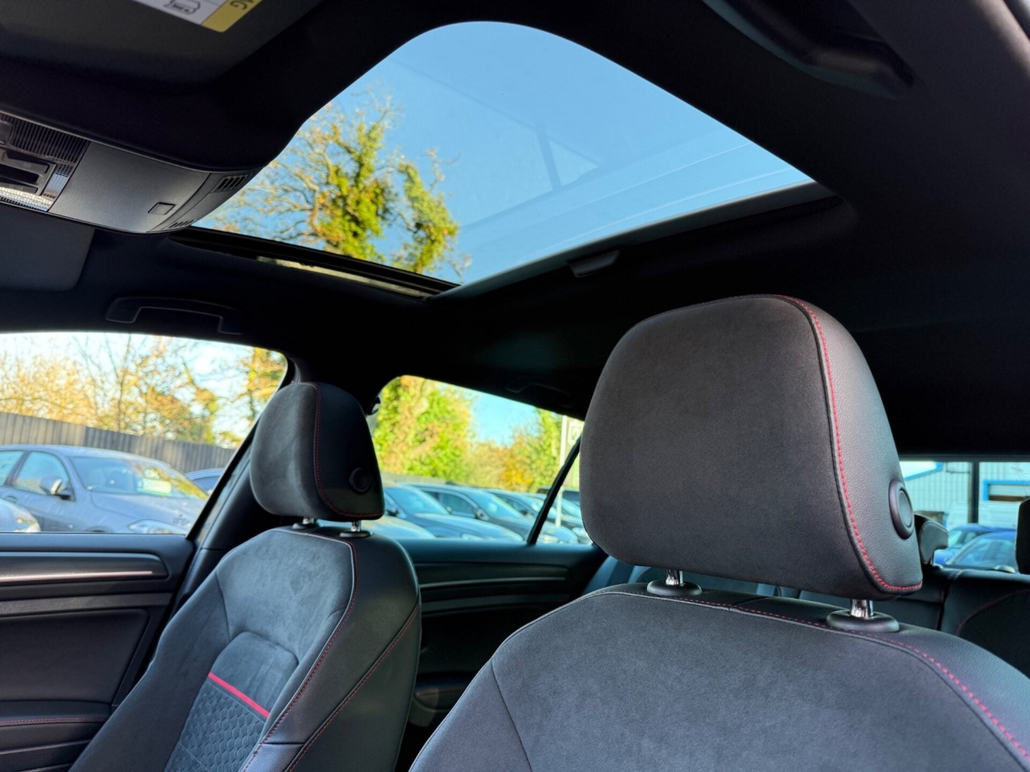 Used Volkswagen Golf 2017 for sale - 77104642: Photo 3