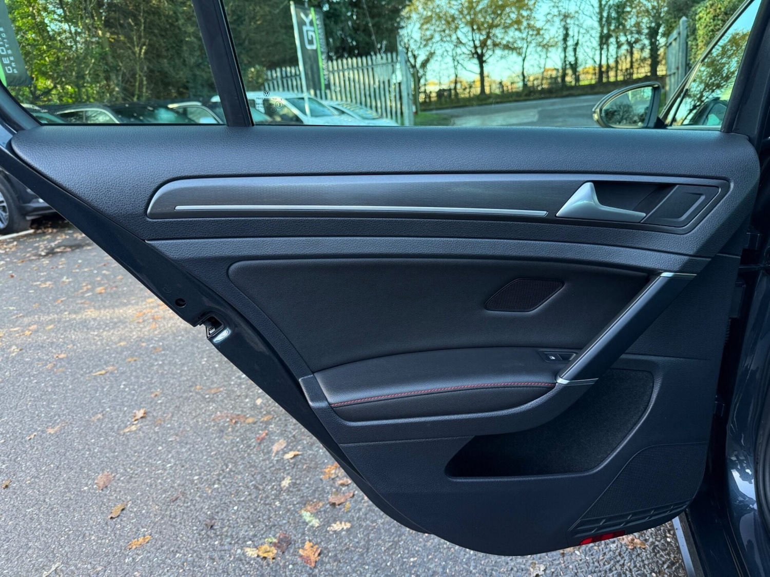 Used Volkswagen Golf 2017 for sale - 77104642: Photo 30