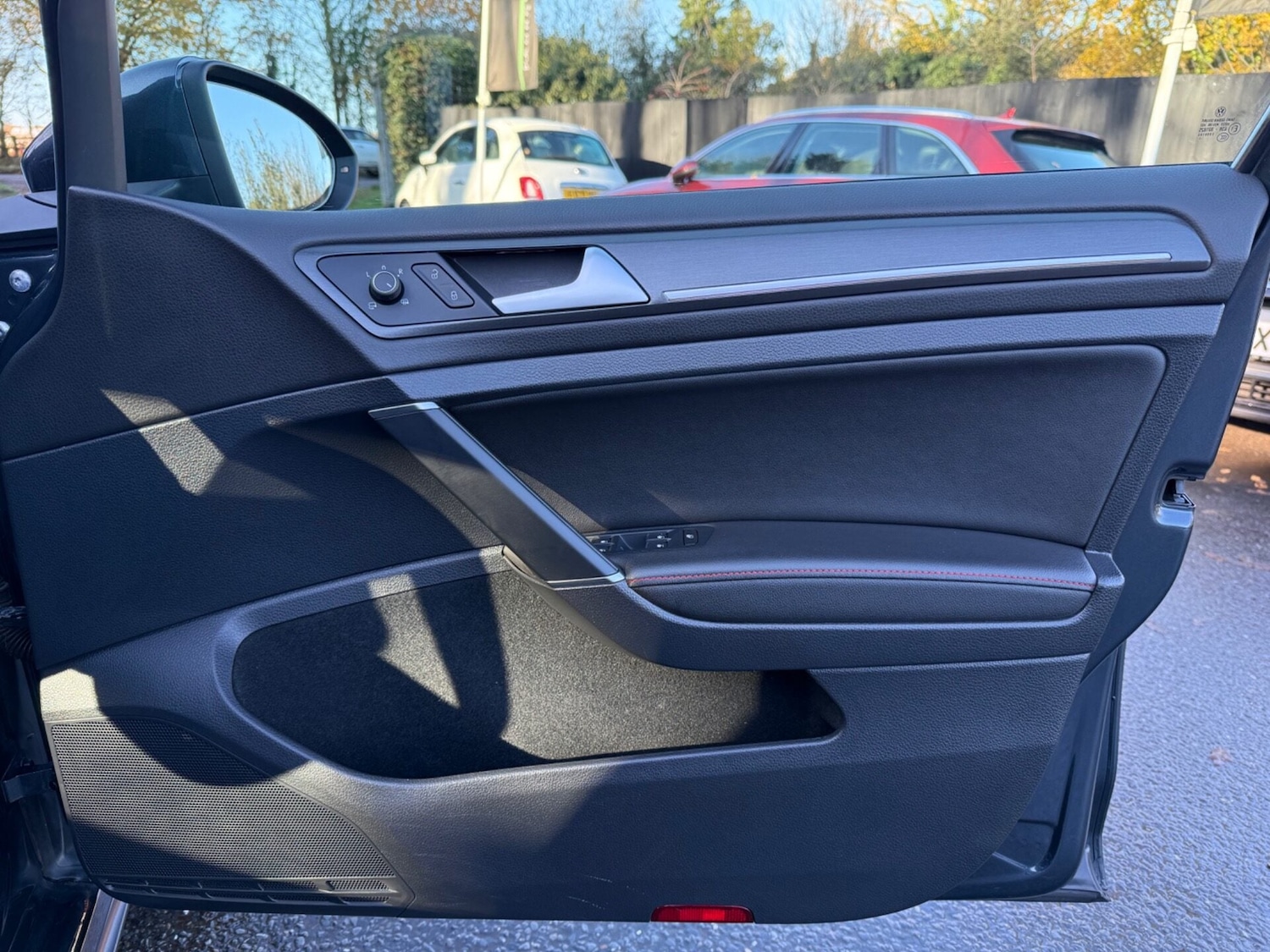 Used Volkswagen Golf 2017 for sale - 77104642: Photo 37