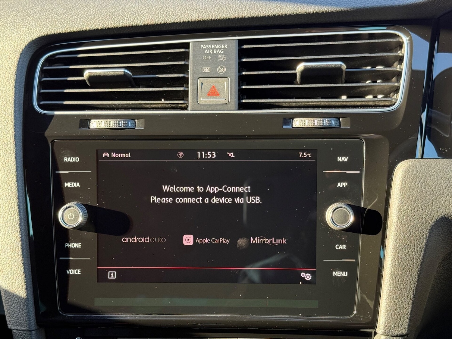 Used Volkswagen Golf 2017 for sale - 77104642: Photo 40