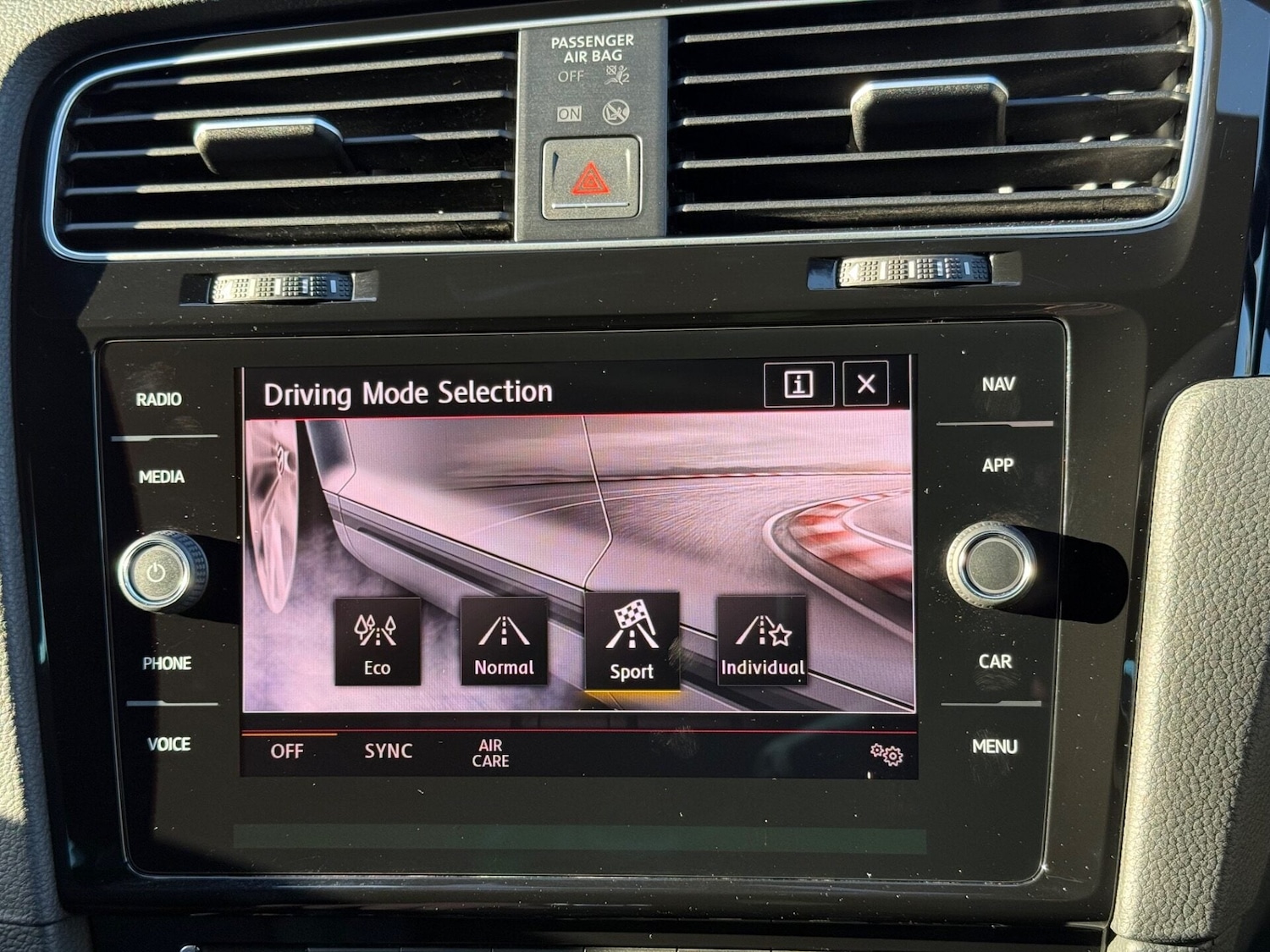 Used Volkswagen Golf 2017 for sale - 77104642: Photo 42