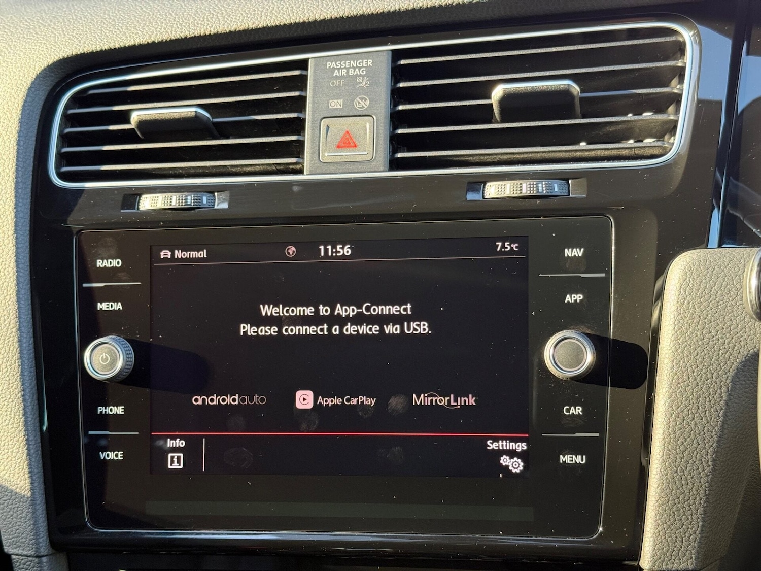 Used Volkswagen Golf 2017 for sale - 77104642: Photo 52