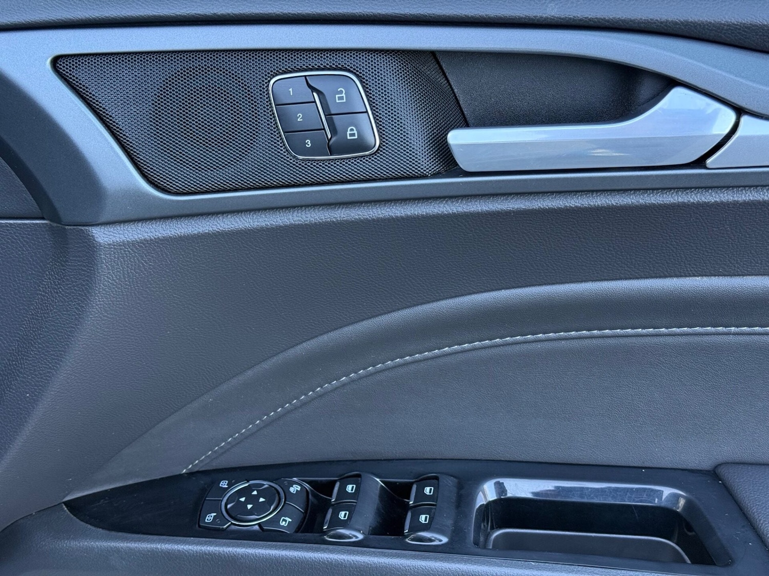 Used Ford Mondeo 2016 for sale - 76767670: Photo 32